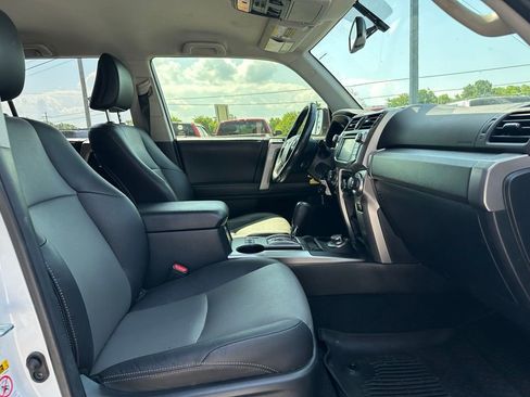 Used 2018 Toyota 4Runner SR5 Premium AWD/4WD image 5
