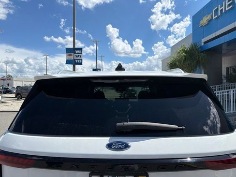 Used 2025 Ford Explorer Platinum RWD image 6