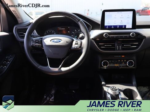 Used 2022 Ford Escape SE w/ SE Sport Appearance Package image 19