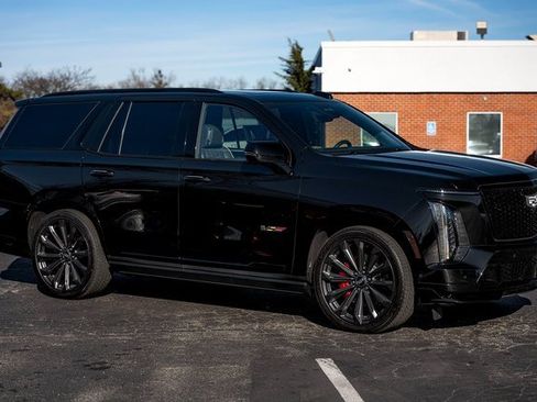 Used 2025 Cadillac Escalade V image 7