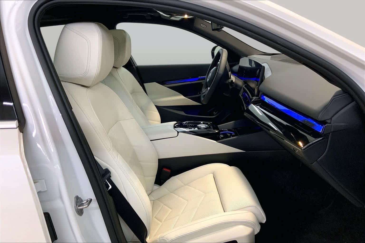 Used 2025 BMW i5 xDrive40 w/ Premium Package AWD/4WD image 8