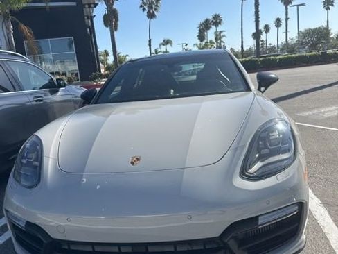 Used 2019 Porsche Panamera GTS image 8