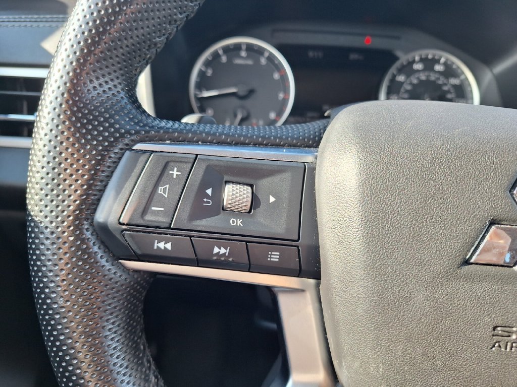 Used 2024 Mitsubishi Outlander FWD image 19