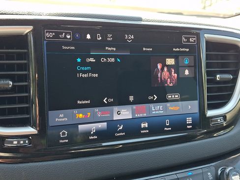 Used 2023 Chrysler Pacifica Touring-L FWD image 19