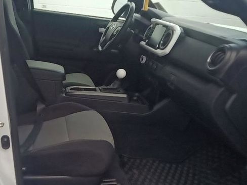 Used 2020 Toyota Tacoma TRD Sport AWD/4WD image 9