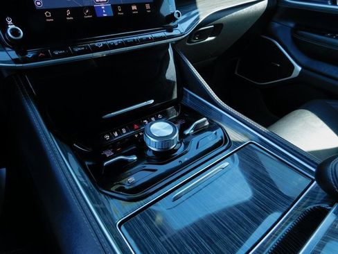 Used 2022 Jeep Wagoneer Series III w/ Flexible Seating Group image 37