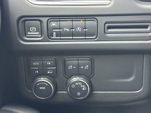 Used 2023 Chevrolet Suburban RST AWD/4WD image 21