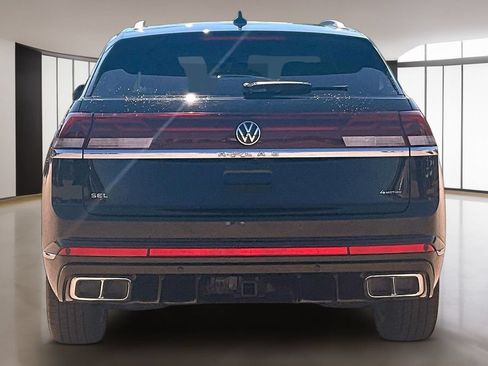 Used 2024 Volkswagen Atlas Cross Sport SEL R-Line AWD/4WD image 4