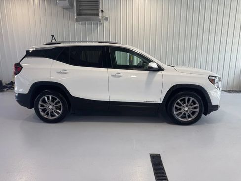 Used 2024 GMC Terrain SLT AWD/4WD image 2