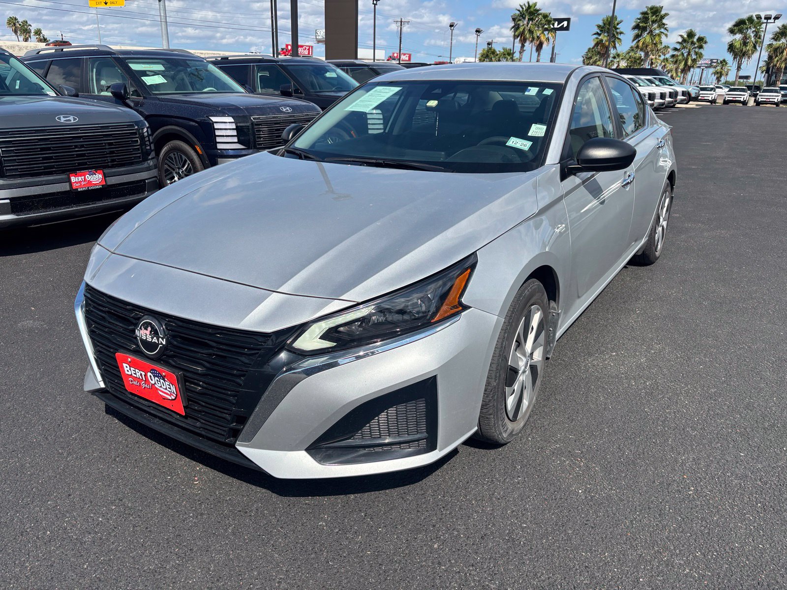 Used 2024 Nissan Altima 2.5 S FWD image 3