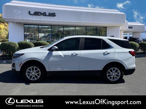 Used 2022 Chevrolet Equinox LT image 2