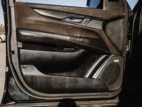 Used 2016 Cadillac Escalade Platinum image 11