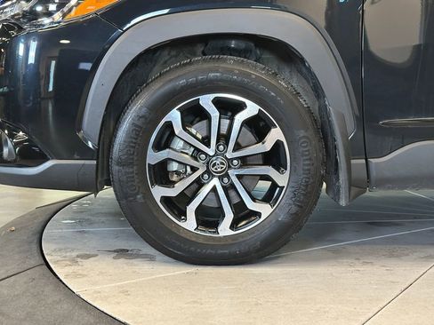 Used 2024 Toyota Corolla Cross SE image 25