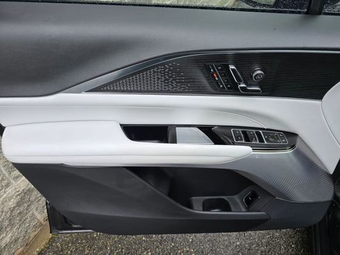 Certified 2023 Cadillac Lyriq Luxury image 31