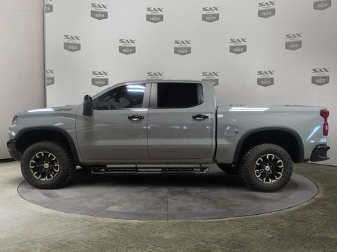 Used 2025 Chevrolet Silverado 1500 ZR2 w/ Technology Package image 2