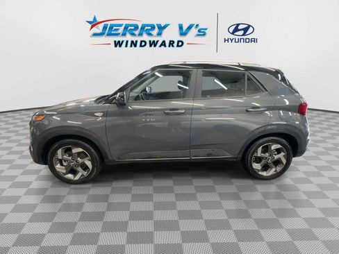 Used 2024 Hyundai Venue Limited image 5