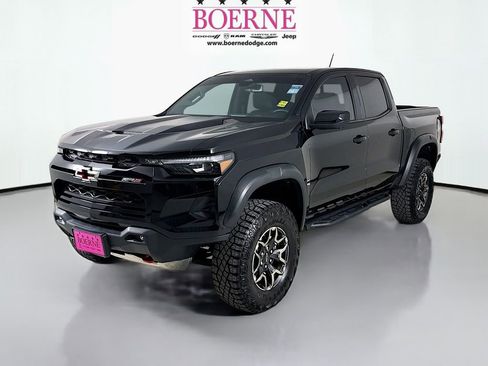 Used 2024 Chevrolet Colorado ZR2 w/ Technology Package image 3