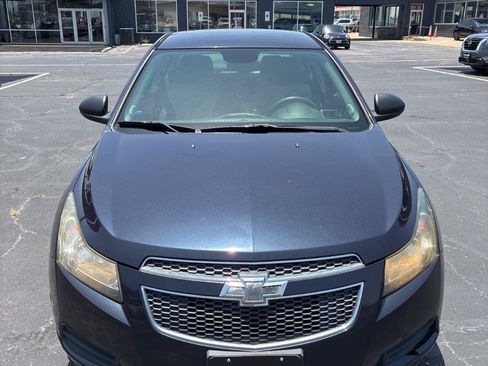 Used 2014 Chevrolet Cruze LS FWD image 2