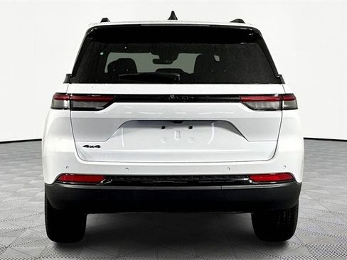 New 2025 Jeep Grand Cherokee Altitude image 5