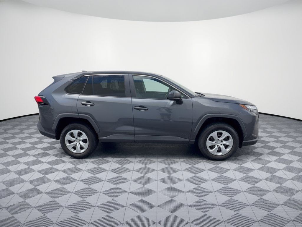 Used 2023 Toyota RAV4 LE AWD/4WD image 8