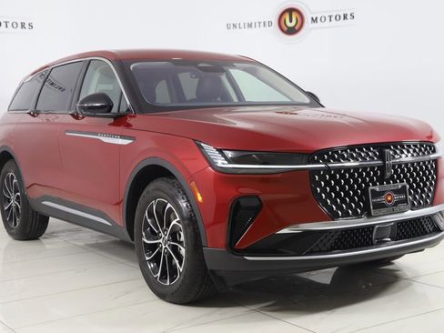 Used 2025 Lincoln Nautilus Premier image 21