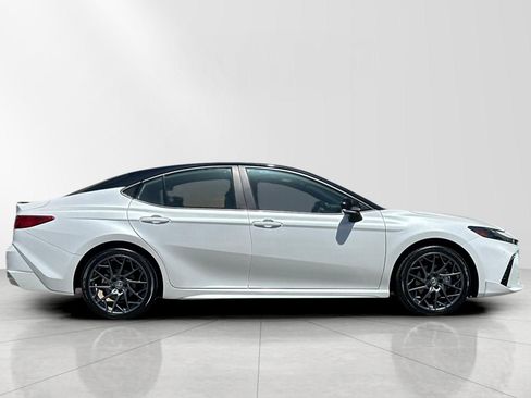 Used 2025 Toyota Camry XSE FWD image 4