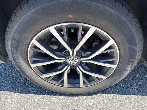 Used 2019 Volkswagen Tiguan SE image 16