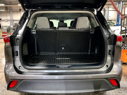 Certified 2022 Toyota Highlander LE image 29