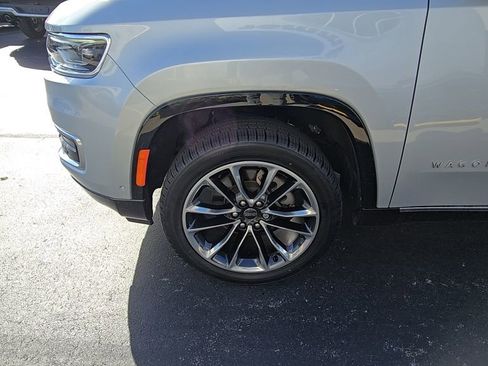 Used 2022 Jeep Wagoneer Series III w/ Premium Group I image 13