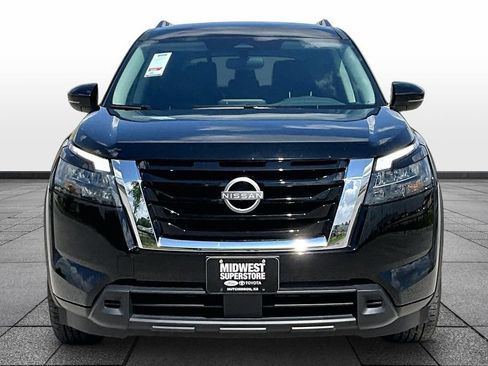 Used 2024 Nissan Pathfinder SV FWD image 3