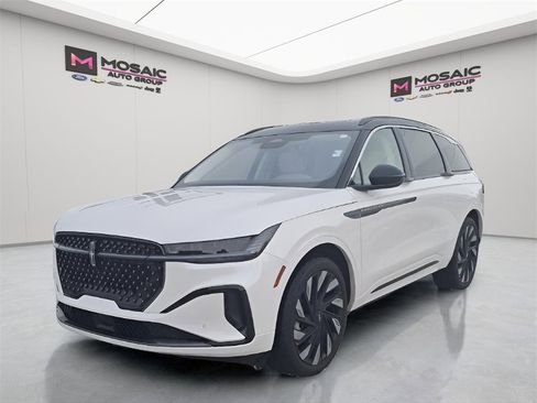 Used 2025 Lincoln Nautilus Black Label w/ Jet Appearance Package image 3