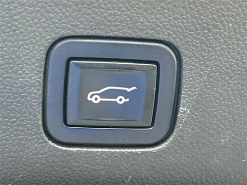 Used 2022 GMC Yukon XL Denali w/ Advanced Technology Package image 14