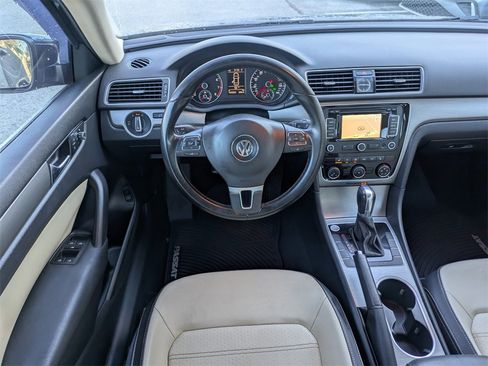 Used 2015 Volkswagen Passat 1.8T SE image 16