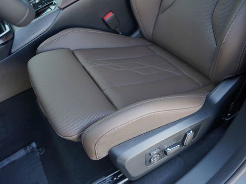 Used 2025 BMW X3 xDrive30i w/ Premium Package image 11