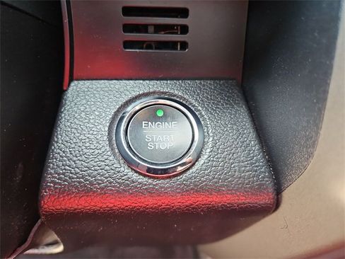 Used 2021 Ford Expedition XLT image 17