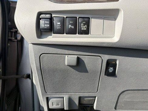 Used 2017 Toyota Sienna XLE w/ XLE Navigation Package AWD/4WD image 19
