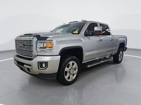 Used 2018 GMC Sierra 2500 Denali image 9