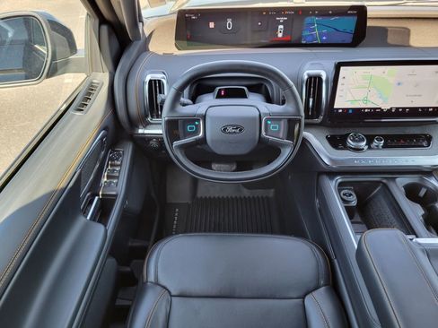 Certified 2025 Ford Expedition Tremor image 21