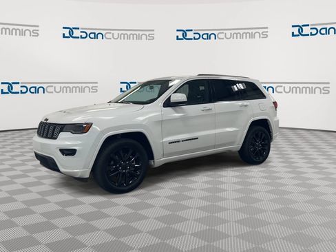 Used 2021 Jeep Grand Cherokee Laredo X AWD/4WD image 4