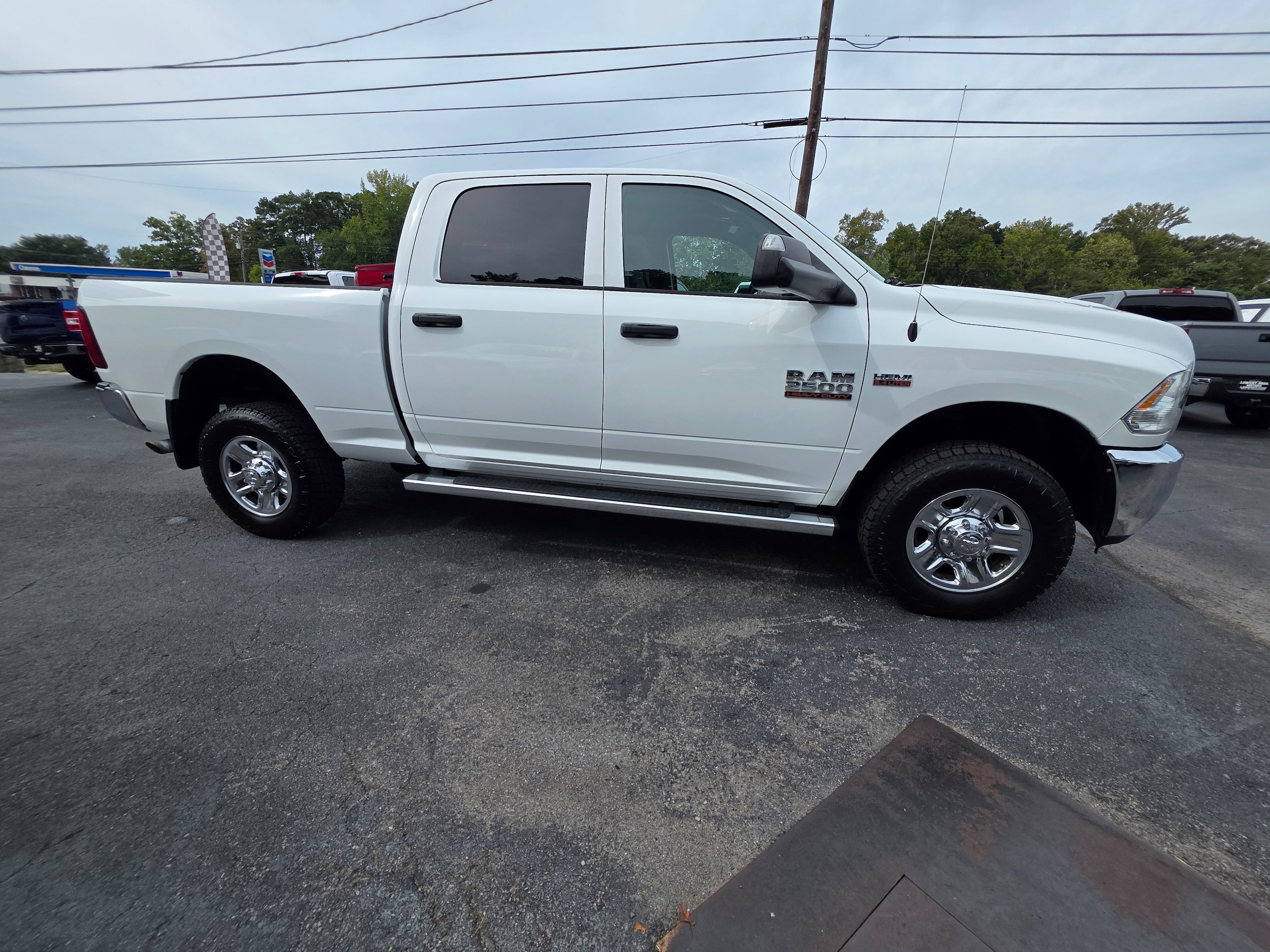 Used 2018 RAM 2500 Tradesman w/ Chrome Appearance Group AWD/4WD image 4