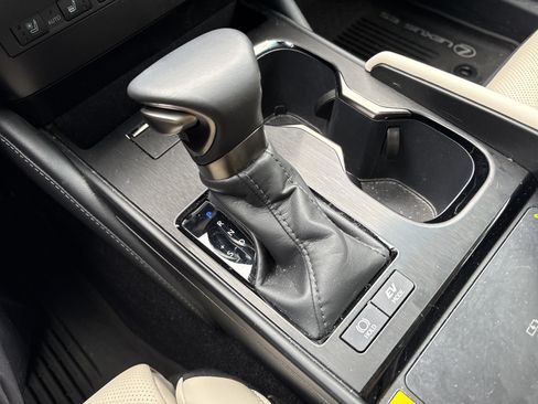 Certified 2025 Lexus ES 300h Ultra Luxury w/ Accessory Package (Z1) FWD image 26