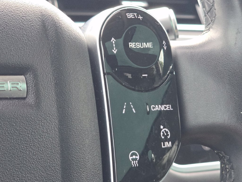 Used 2020 Land Rover Range Rover Evoque SE AWD/4WD image 31