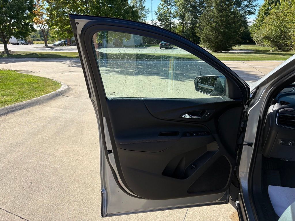 Used 2024 Chevrolet Equinox RS FWD image 13