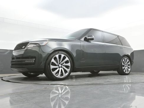 Used 2025 Land Rover Range Rover Long Wheelbase SE AWD/4WD image 36