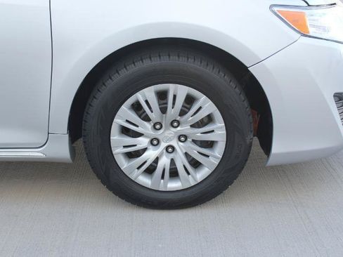 Used 2014 Toyota Camry LE FWD image 31