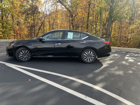 Used 2024 Nissan Altima 2.5 SV image 4