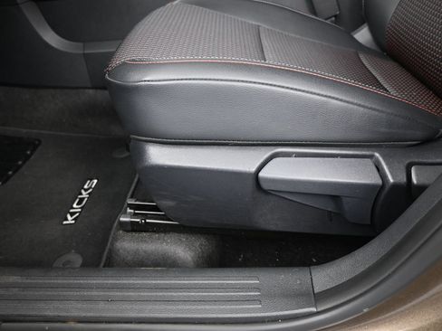 Certified 2025 Nissan Kicks SR FWD image 10