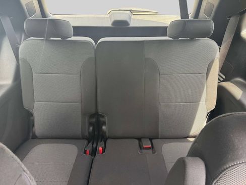 Used 2023 Chevrolet Traverse LT FWD image 11