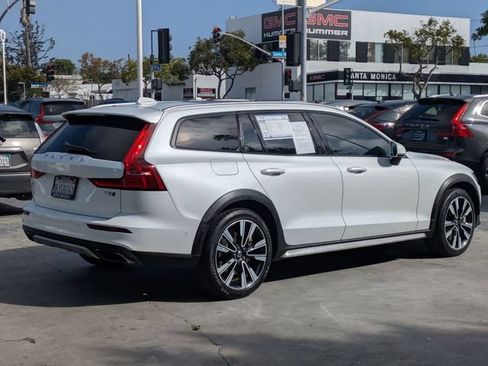 Used 2020 Volvo V60 T5 Cross Country AWD/4WD image 3