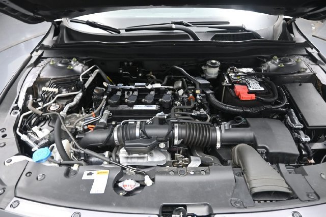 Used 2018 Honda Accord Touring image 32